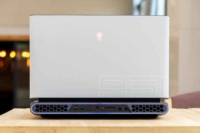 堪比旗舰台式机的性能怪兽，外星人Alienware Area-51m体验如何？