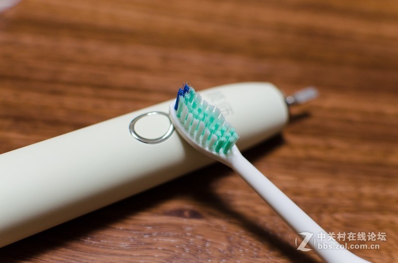 无极调速，适合全年龄段的颜师声波电动牙刷体验