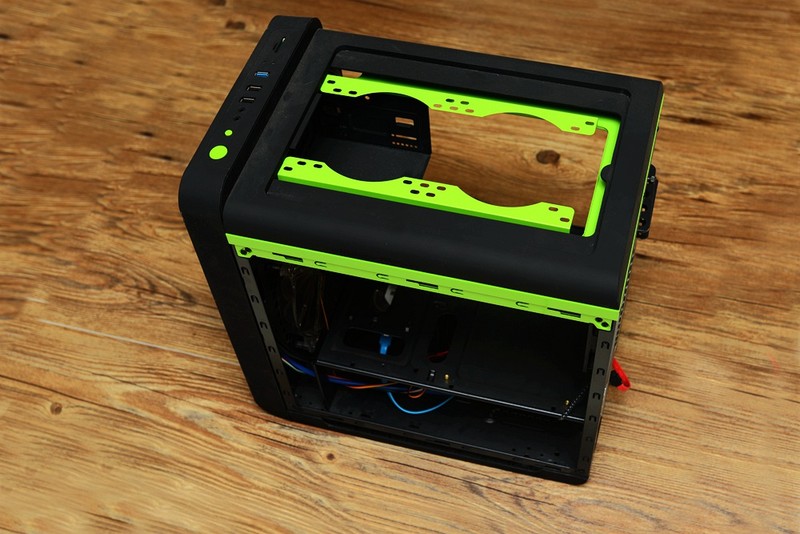 小机箱也玩定制线，碳立方搭配先马750W金牌