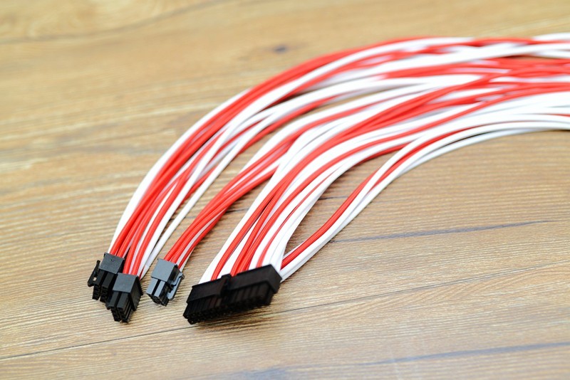 小机箱也玩定制线，碳立方搭配先马750W金牌