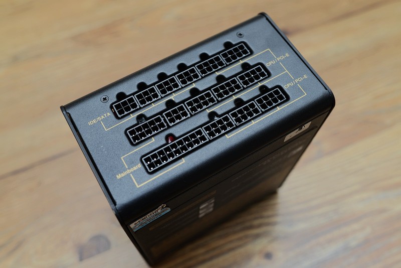 小机箱也玩定制线，碳立方搭配先马750W金牌