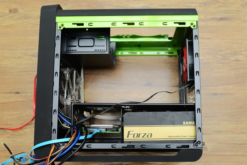 小机箱也玩定制线，碳立方搭配先马750W金牌