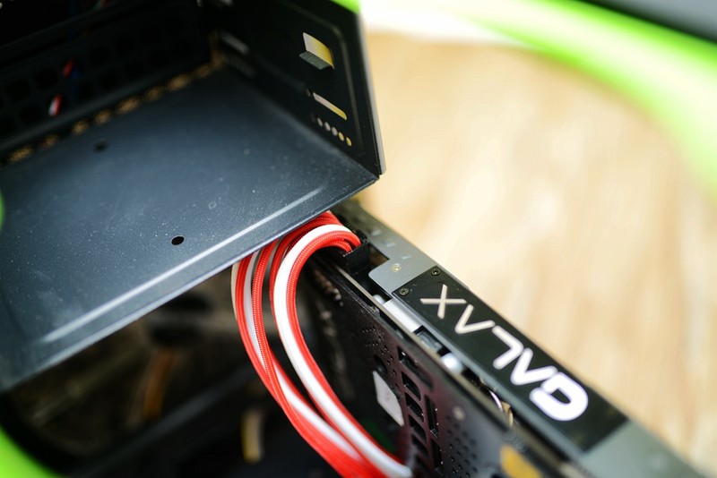 小机箱也玩定制线，碳立方搭配先马750W金牌