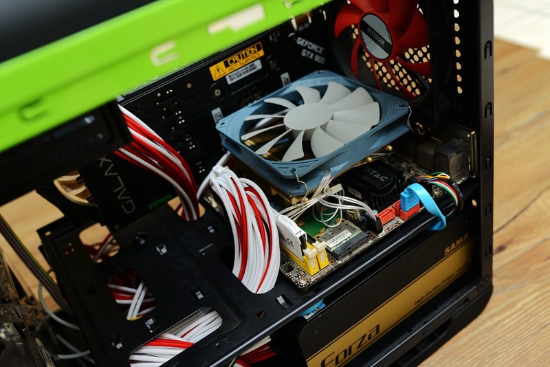 小机箱也玩定制线，碳立方搭配先马750W金牌