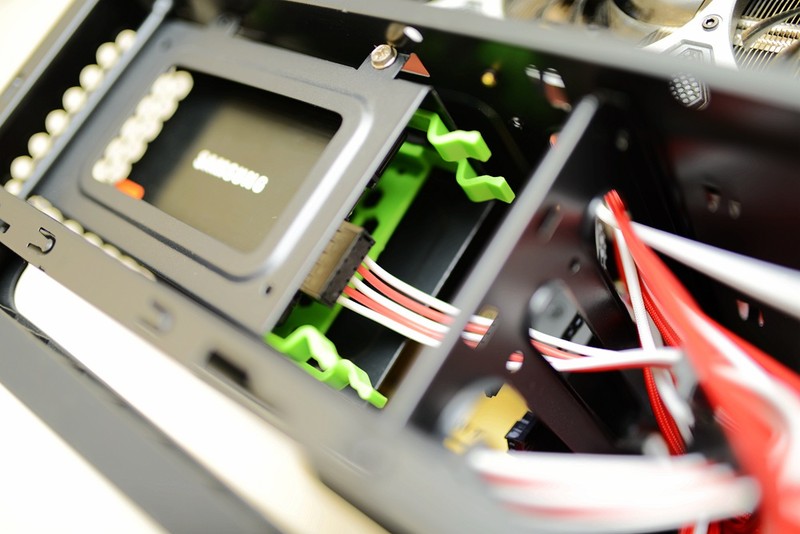 小机箱也玩定制线，碳立方搭配先马750W金牌