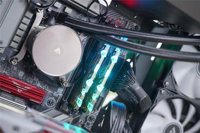 智能温控，安静无忧，骨伽 GEX650你装机的最佳小伙伴