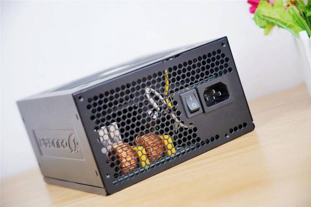 智能温控，安静无忧，骨伽 GEX650你装机的最佳小伙伴