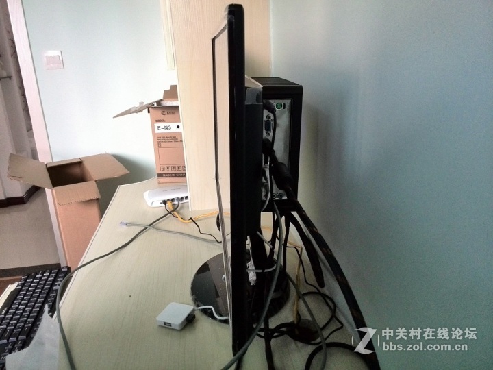 【DIY】入手明基不闪屏GW2760HS，搭配立人“壁挂”小机箱