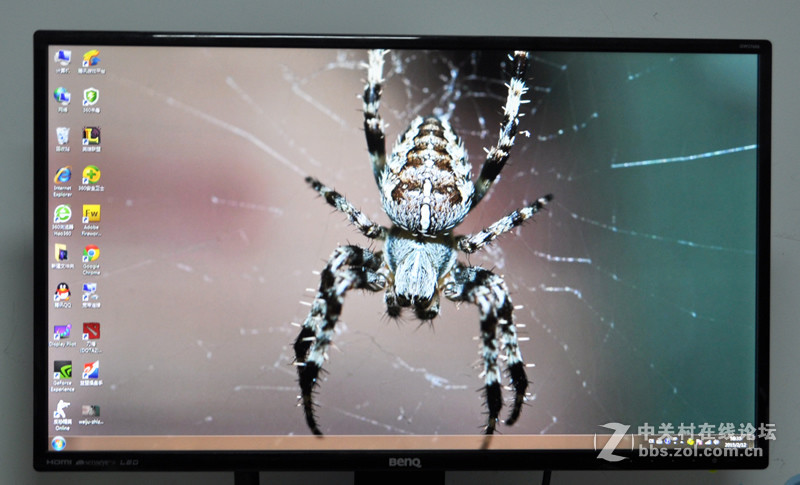 【DIY】入手明基不闪屏GW2760HS，搭配立人“壁挂”小机箱