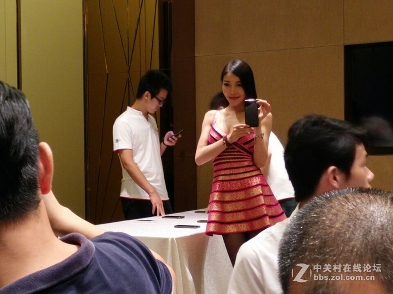 #国民良品发布会# 小辣椒9真机图赏，够不够辣？（有妹子）