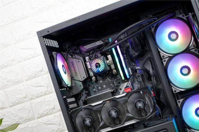 来自魔方世界的清爽，售价599元，这个夏天值得你拥有