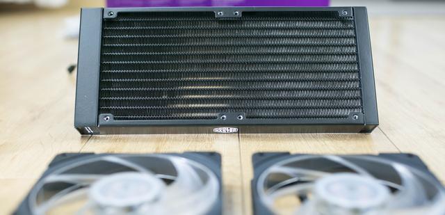 看得见的“芯”动——酷冷至尊 冰神P240开箱