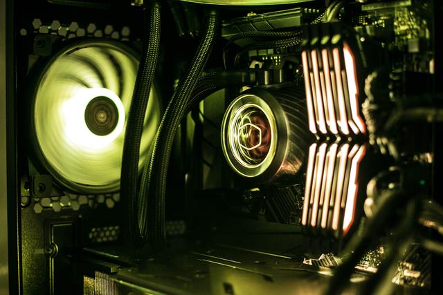 看得见的“芯”动——酷冷至尊 冰神P240开箱