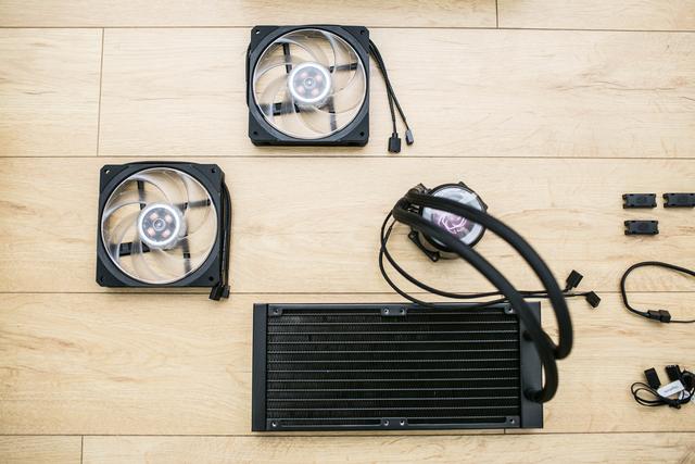 看得见的“芯”动——酷冷至尊 冰神P240开箱