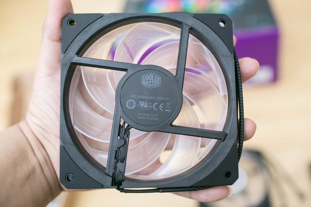 看得见的“芯”动——酷冷至尊 冰神P240开箱