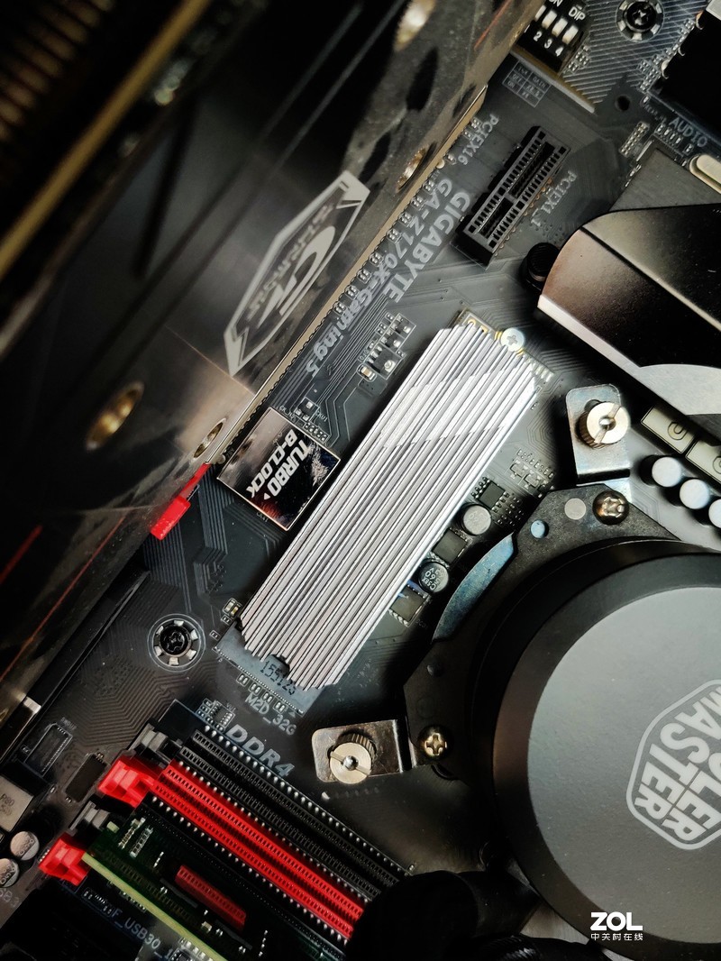 五年质保英睿达1TB评测：M.2固态却拥有PCle超快速度！