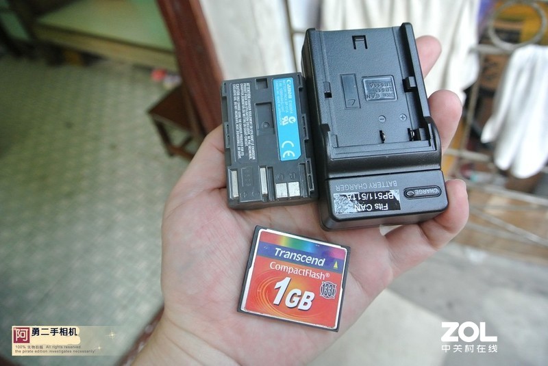 已卖7.1日 佳能30D 原电普充1G卡 价328包邮