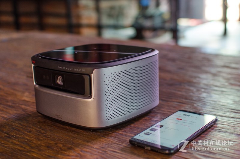 首款远场AI+1080P+1100流明，坚果J7S堪称旗舰智能投影解毒之选