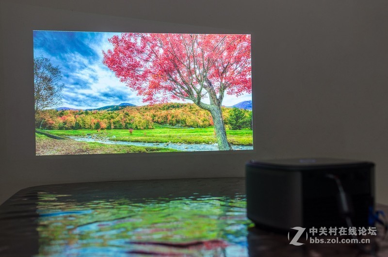 首款远场AI+1080P+1100流明，坚果J7S堪称旗舰智能投影解毒之选