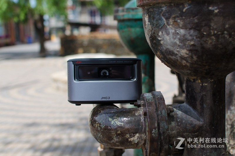 首款远场AI+1080P+1100流明，坚果J7S堪称旗舰智能投影解毒之选