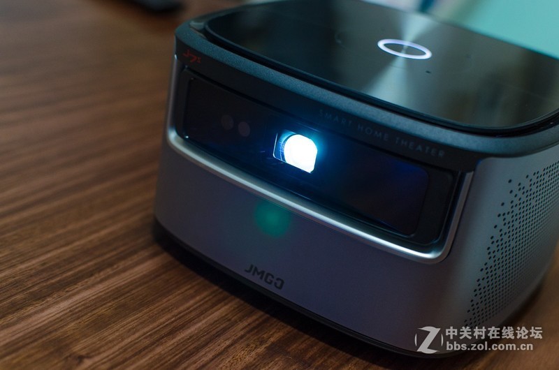 首款远场AI+1080P+1100流明，坚果J7S堪称旗舰智能投影解毒之选