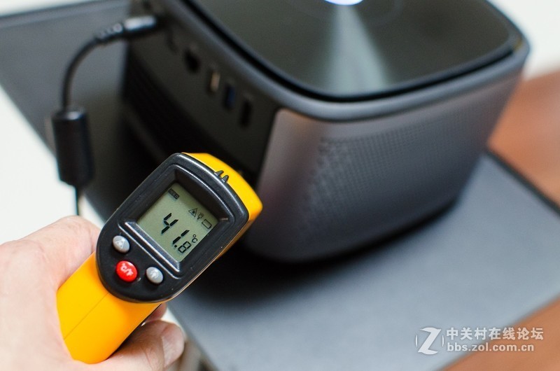 首款远场AI+1080P+1100流明，坚果J7S堪称旗舰智能投影解毒之选