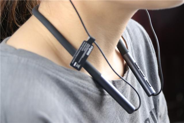 蓝牙5.0，续航12小时，售价不足200元，雷柏XS100体验分享