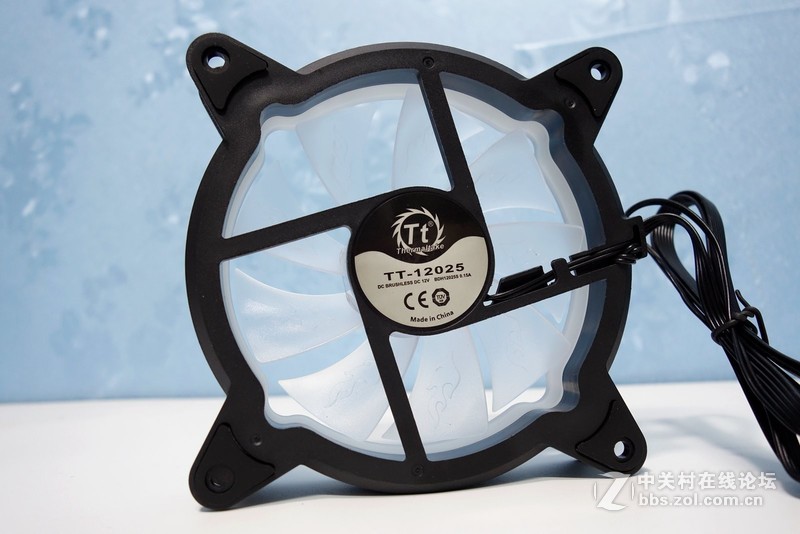 白色控最爱，Tt挑战者H3机箱