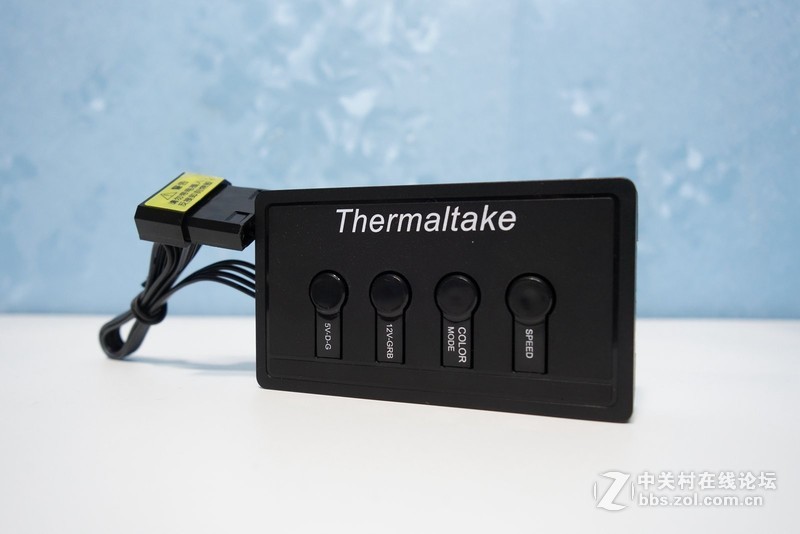 白色控最爱，Tt挑战者H3机箱