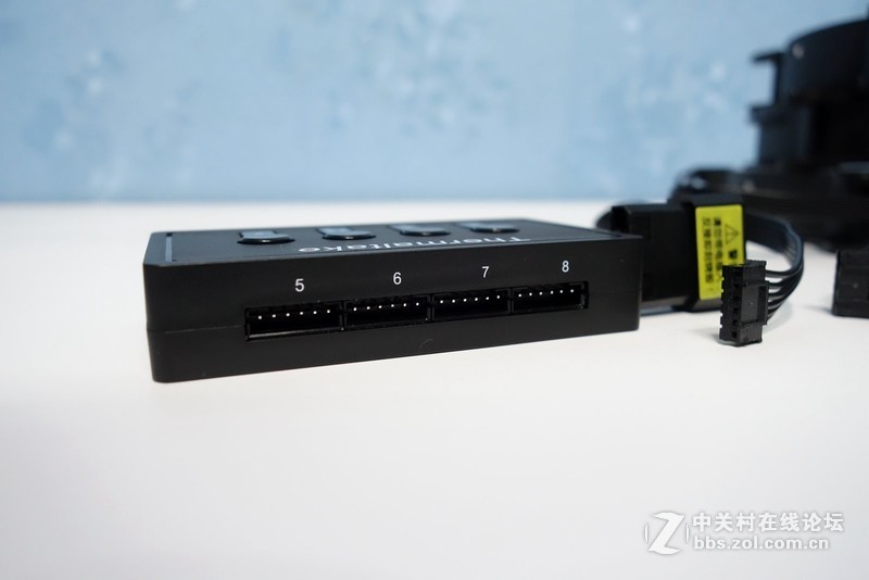 白色控最爱，Tt挑战者H3机箱