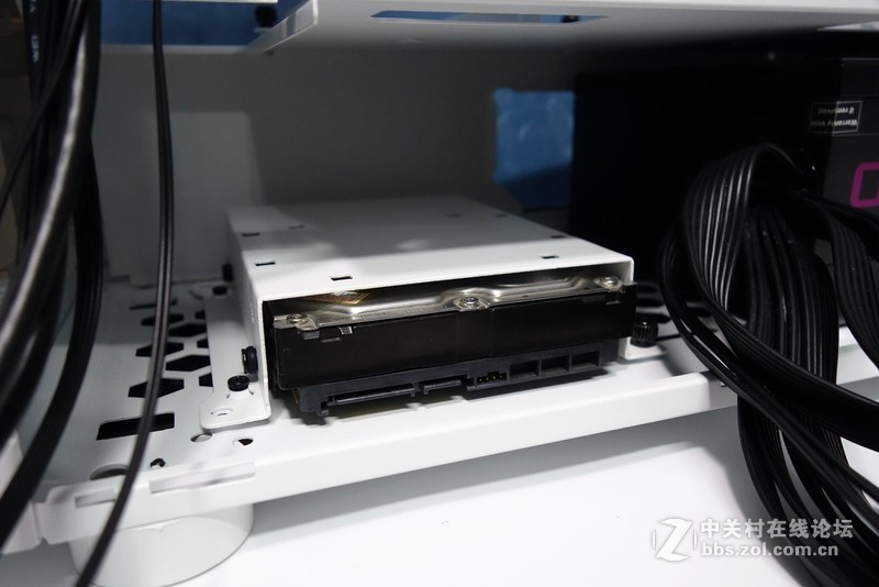 白色控最爱，Tt挑战者H3机箱