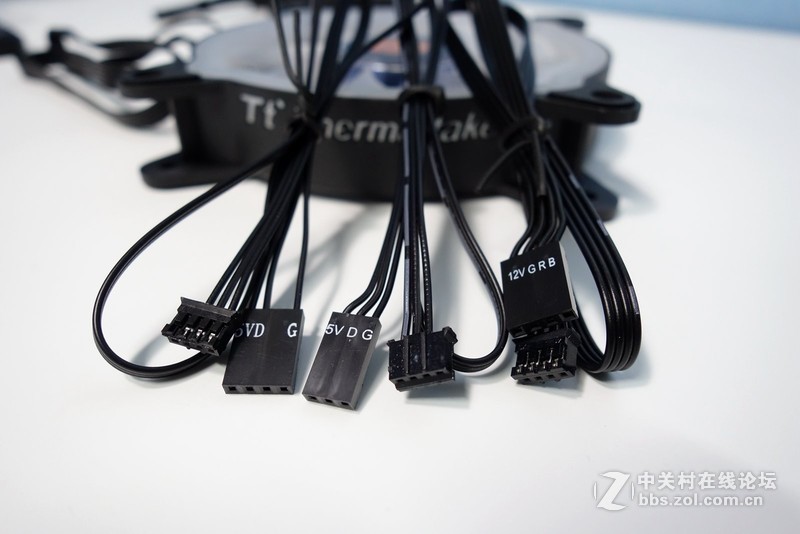 白色控最爱，Tt挑战者H3机箱