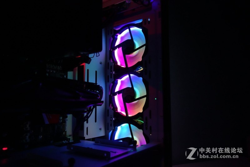 白色控最爱，Tt挑战者H3机箱