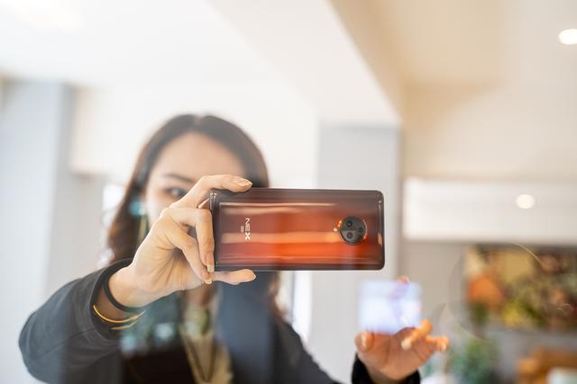 高通骁龙865+全焦段覆盖！无界瀑布屏vivo NEX 3S深度体验