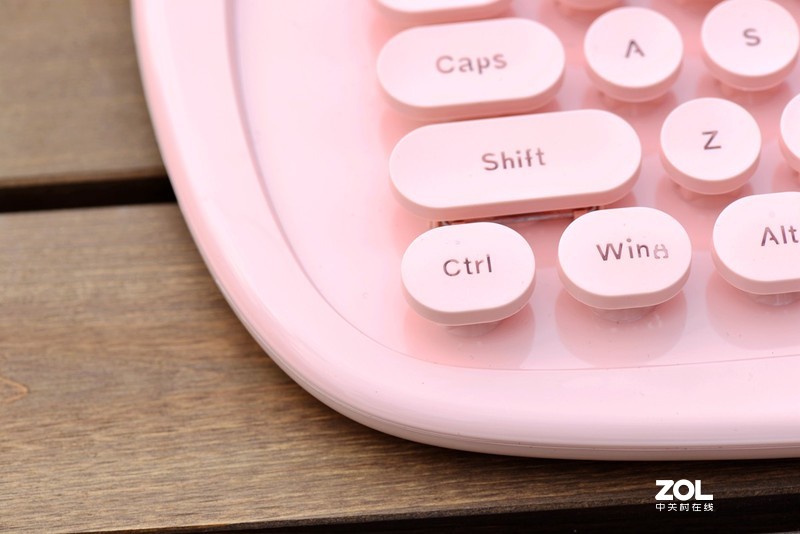 解锁新姿势，无线键盘玩出公主范，富德卡洛琳娜赏析