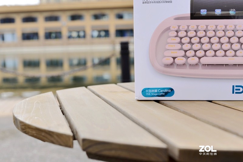 解锁新姿势，无线键盘玩出公主范，富德卡洛琳娜赏析