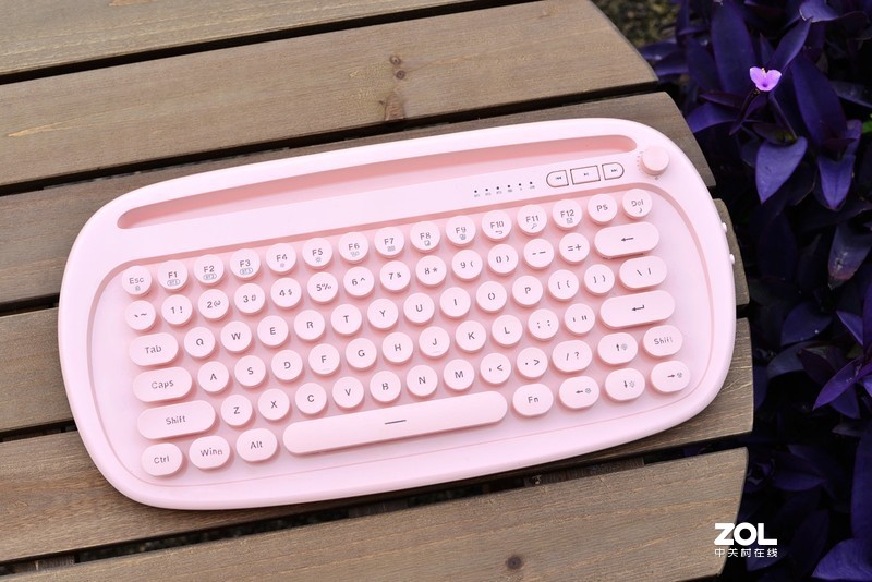 解锁新姿势，无线键盘玩出公主范，富德卡洛琳娜赏析