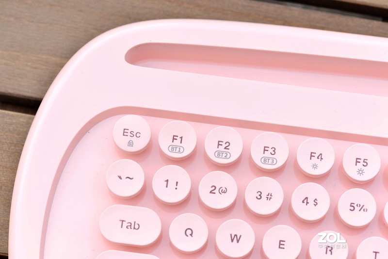 解锁新姿势，无线键盘玩出公主范，富德卡洛琳娜赏析