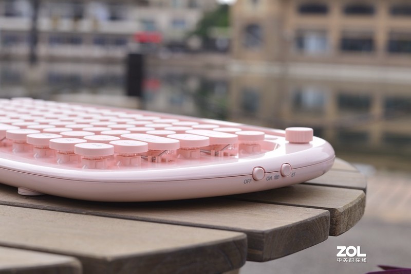 解锁新姿势，无线键盘玩出公主范，富德卡洛琳娜赏析