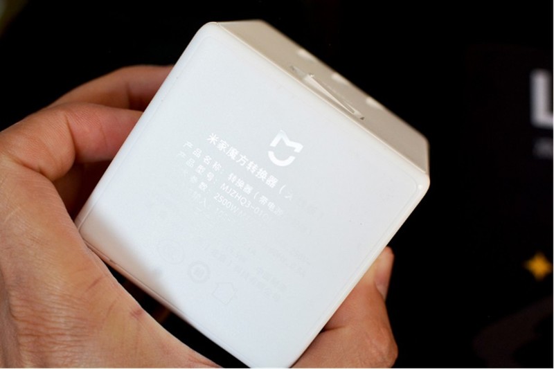 小米超好用的插头转换器59元1变6四面供电