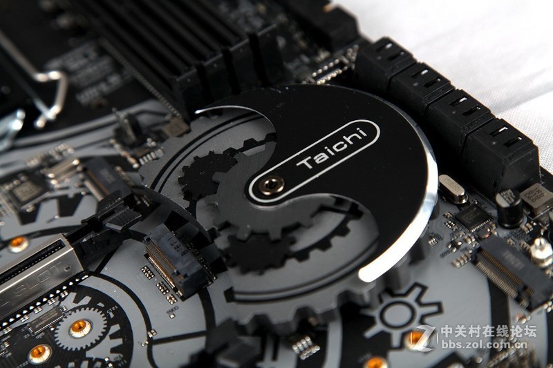 英伟达定制信仰机箱，顶级配置怼上