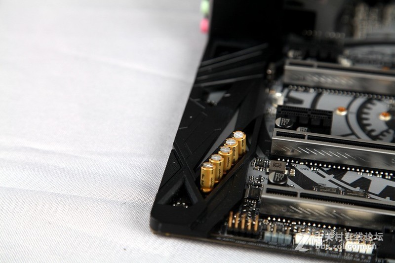 英伟达定制信仰机箱，顶级配置怼上