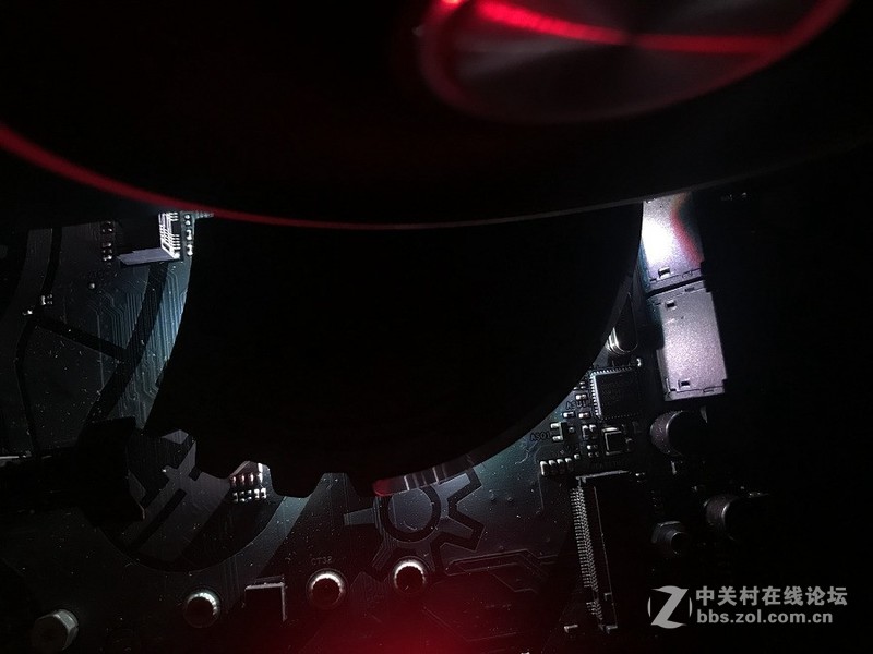 英伟达定制信仰机箱，顶级配置怼上