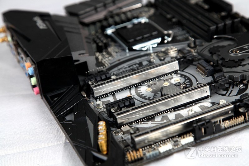 英伟达定制信仰机箱，顶级配置怼上