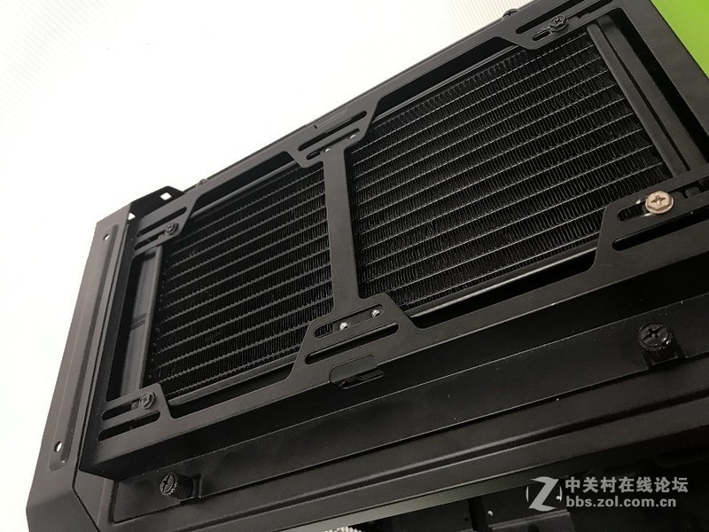 英伟达定制信仰机箱，顶级配置怼上