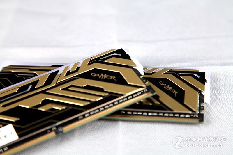 英伟达定制信仰机箱，顶级配置怼上