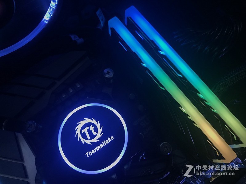 英伟达定制信仰机箱，顶级配置怼上