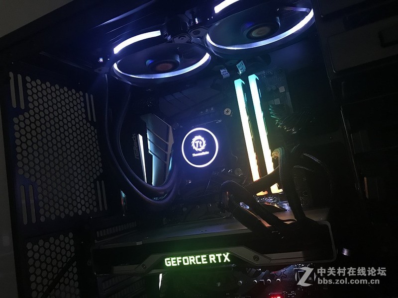 英伟达定制信仰机箱，顶级配置怼上