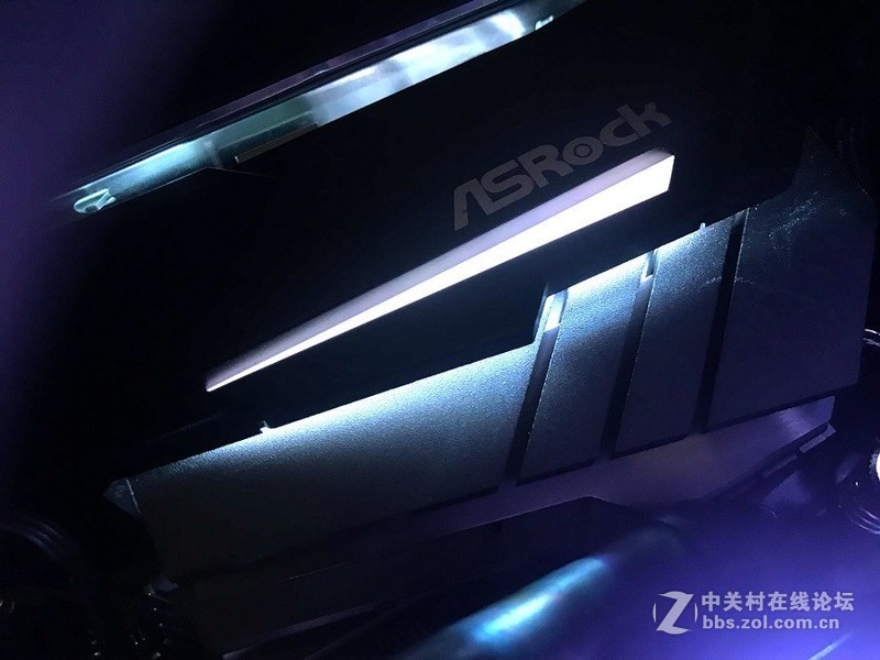 英伟达定制信仰机箱，顶级配置怼上