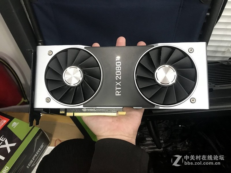 英伟达定制信仰机箱，顶级配置怼上